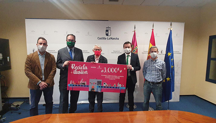 El Gobierno regional y Ecovidrio colaboran en la campaña ‘Recicla ilusión’ donando a Cruz Roja 3.000 euros para juguetes educativos a niños y niñas de familias vulnerables