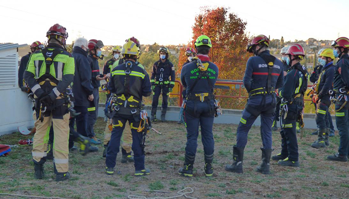 Integrantes de los parques de bomberos de toda la Comunidad Autónoma se forman para intervenir en situaciones de tentativa de suicidio