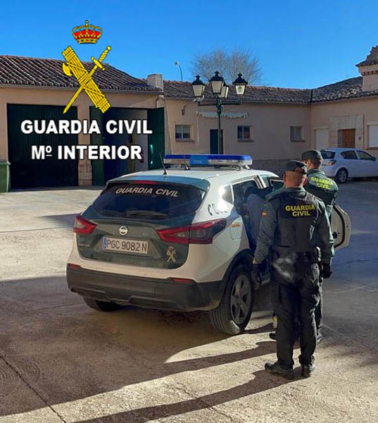 La Guardia Civil detiene en Cifuentes a dos jovenes de 18 y 20 años de edad por cinco delitos contra el patrimonio
