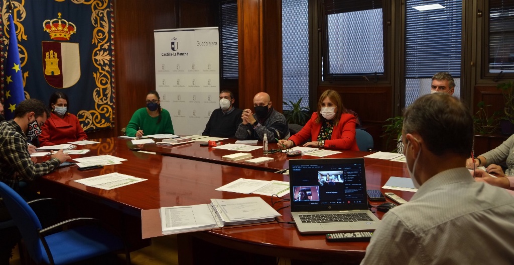 La Mesa de la Logística analiza la situación del sector en Guadalajara y el cumplimiento de las medidas de prevención de riesgos laborales