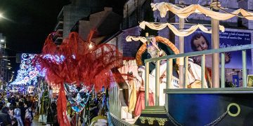 La Cabalgata de Reyes recorrió el centro de Guadalajara desplegando magia y fantasía ante una ciudad volcada a pesar de la lluvia