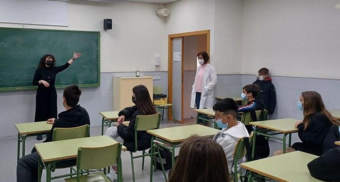 Casi 280 chicos y chicas del IES Ana María Matute de Cabanillas se forman en un Taller de Igualdad organizado por el Centro de la Mujer
