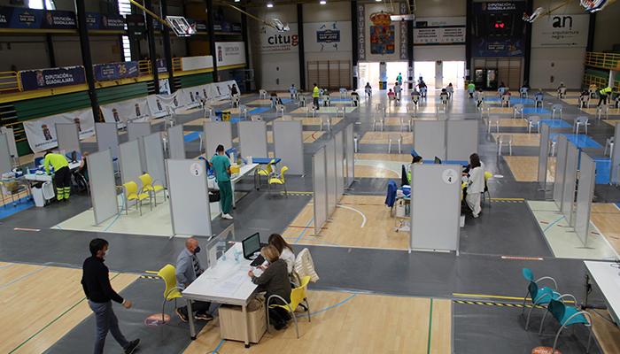 Este domingo, último día de actividad en el Servicio de Vacunación Centralizada instalado en el Polideportivo San José