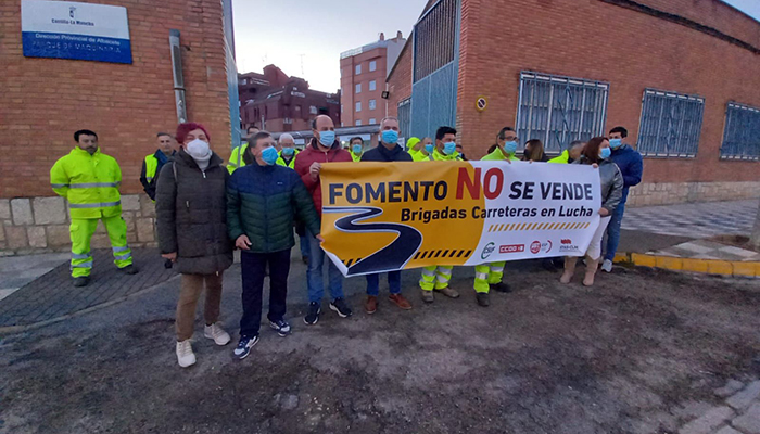 Las brigadas de Fomento se concentran por tercer jueves consecutivo en contra la privatización de su trabajo