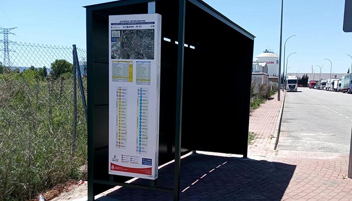 El Ayuntamiento de Cabanillas dota de marquesinas nuevas a varias paradas de autobús que carecían de ella
