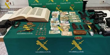 La Guardia Civil detiene a dos personas por robo en una vivienda en Cabanillas del Campo: se habían llevado un ejemplar facsímil de la biblia de Gutenberg