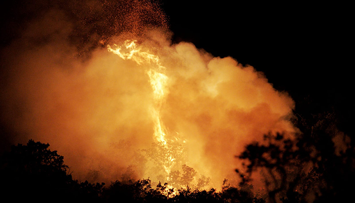Estabilizado el incendio de Humanes, los vecinos vuelven a sus casas y la UME se retira