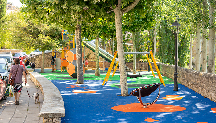 Los niños de Trillo, Azañón, La Puerta, Morillejo y Viana de Mondéjar estrenan nuevos parques infantiles