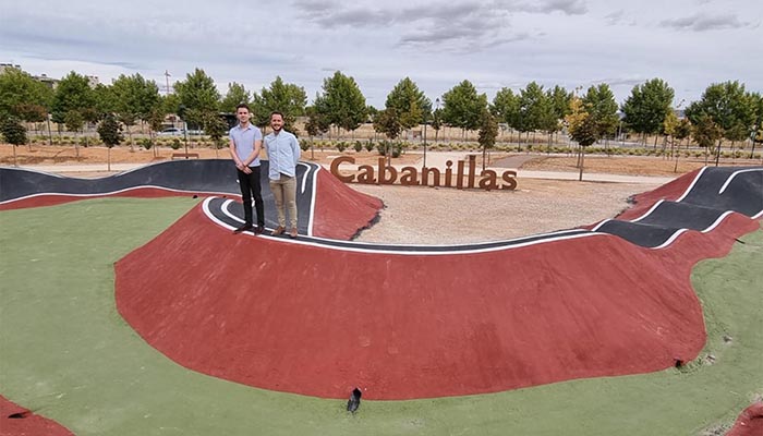 El Parque Elena de la Cruz de Cabanillas ya cuenta con su espectacular «pump track»
