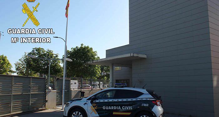 La Guardia Civil detiene a cinco personas como presuntos autores de diferentes hurtos en un establecimiento comercial de Azuqueca La Guardia Civil detiene a cinco personas como presuntos autores de diferentes hurtos en un establecimiento comercial de Azuqueca