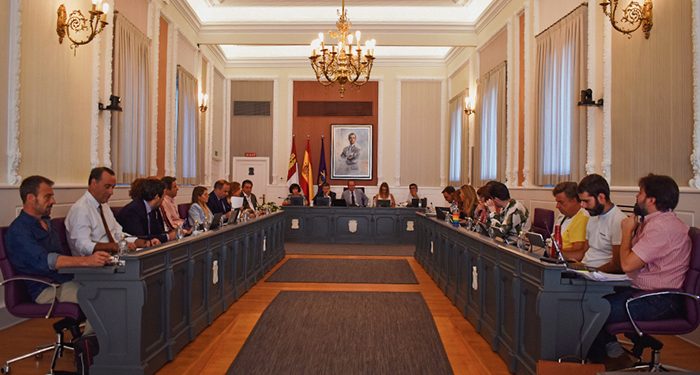 Lucía de Luz: “Este Ayuntamiento no tiene ningún problema de financiación, pagamos a 6,8 días y eso genera seguridad” Lucía de Luz: “Este Ayuntamiento no tiene ningún problema de financiación, pagamos a 6,8 días y eso genera seguridad”