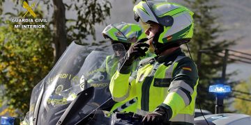 Detenido un joven de 21 años por conducción temeraria: puso en peligro a agentes de la Guardia Civil que atendían un siniestro mortal en la N-204