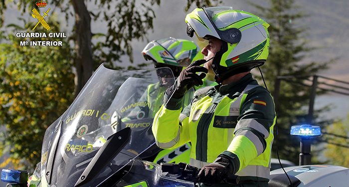 Detenido un joven de 21 años por conducción temeraria: puso en peligro a agentes de la Guardia Civil que atendían un siniestro mortal en la N-204 Detenido un joven de 21 años por conducción temeraria: puso en peligro a agentes de la Guardia Civil que atendían un siniestro mortal en la N-204