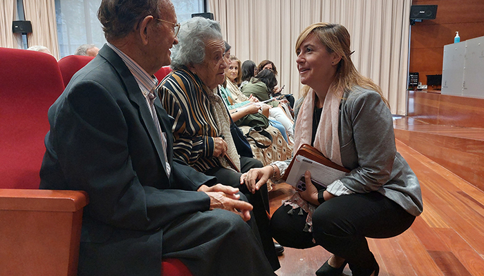 Inmaculada Tello destaca el papel de las personas mayores en la sociedad y garantiza los servicios públicos necesarios para atender sus necesidades