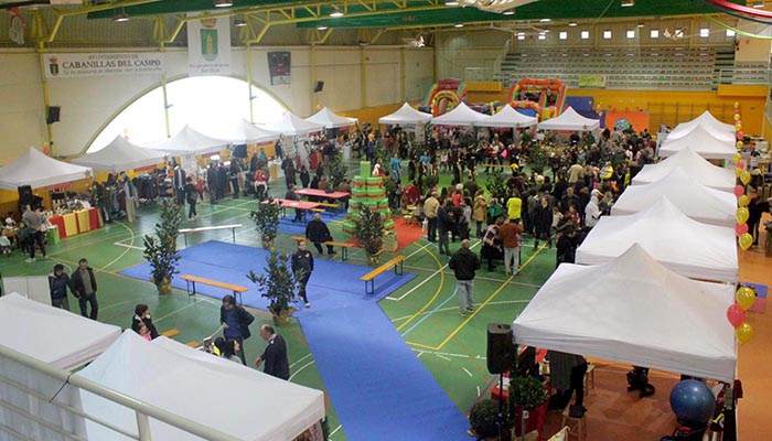El Ayuntamiento de Cabanillas recupera la Feria del Comercio Local del Polideportivo, en los días previos a la Navidad