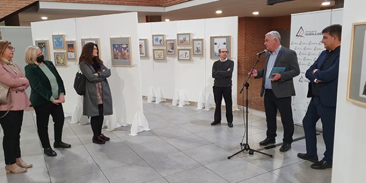 El Centro San José acoge una exposición internacional de viñetas sobre derechos infantiles vulnerados