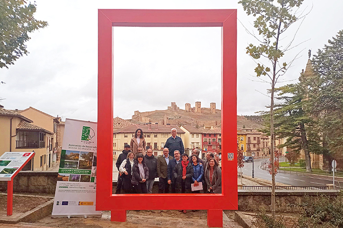 Inaugurado el marco gigante del Objetivo de Desarrollo Sostenible frente al Castillo de Molina de Aragón