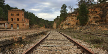 Políticas neoliberales que dejan a los pueblos sin el tren
