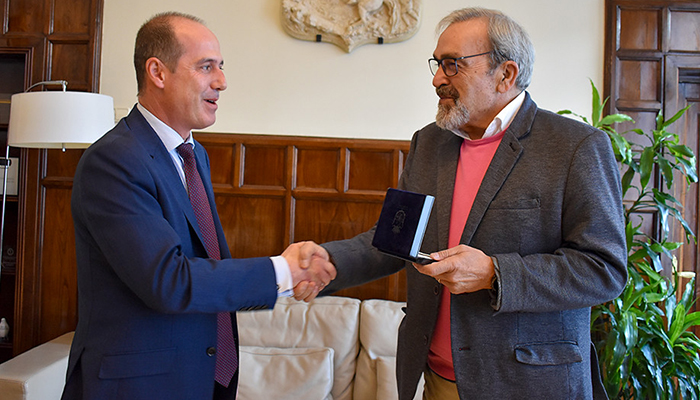 Rojo recibe a José Cernicharo, Premio Nacional de Investigación ‘Blas Cabrera’ por su contribución a nivel mundial en el campo de la astrofísica molecular