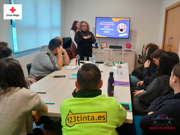 Cruz Roja Guadalajara imparte talleres sobre acoso laboral por razón de sexo