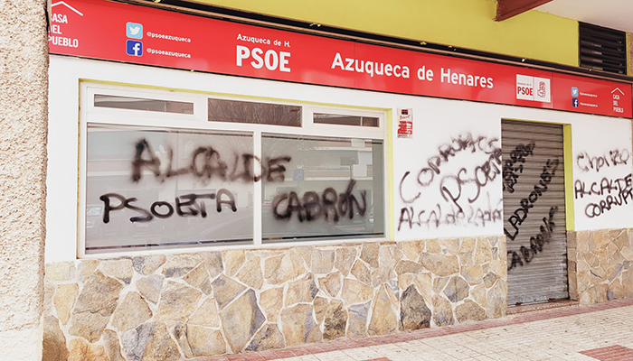 El PSOE de Azuqueca condena y rechaza las pintadas aparecidas en su sede porque “atentan contra la esencia de nuestra democracia”