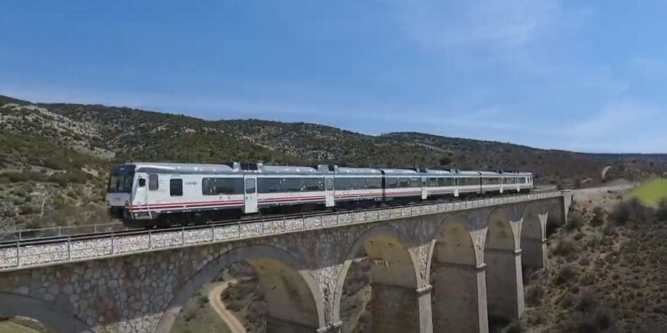 El tren es indispensable para fijar población