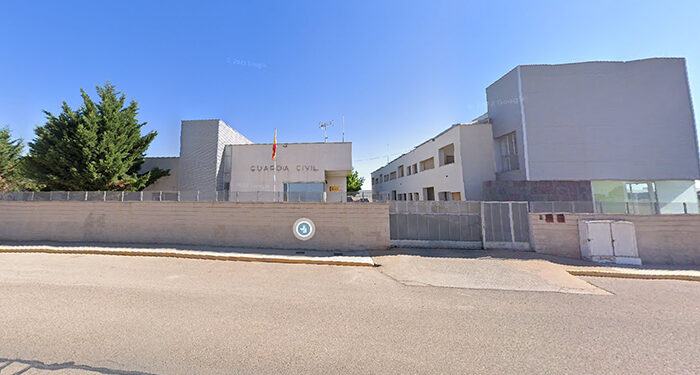 Una guardia civil mata presuntamente a sus dos hijas de 9 y 11 años y luego se suicida en el Cuartel de la Guardia Civil de Quintanar del Rey Una guardia civil mata presuntamente a sus dos hijas de 9 y 11 años y luego se suicida en el Cuartel de la Guardia Civil de Quintanar del Rey