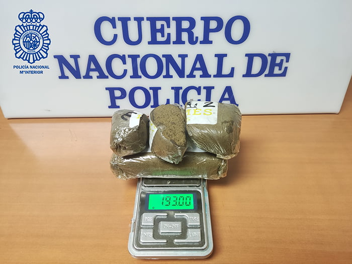 La Policía Nacional de Guadalajara interviene 193 gramos de hachís a un joven en el momento de su detención en un centro comercial