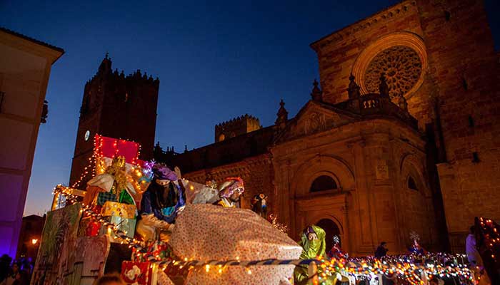 Multitudinaria Cabalgata de Reyes en Sigüenza