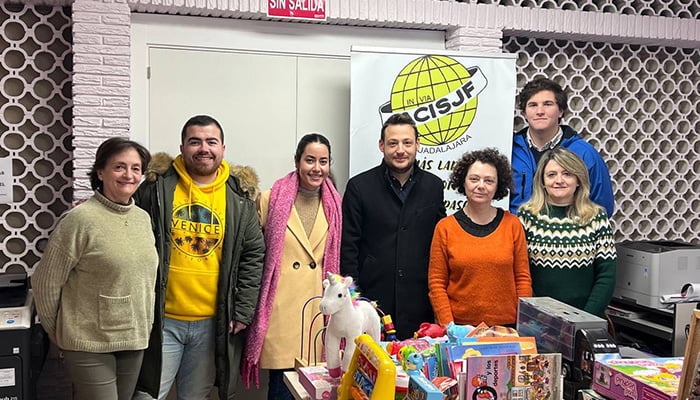 NNGG Guadalajara entrega a la Asociación Católica Española de Servicios a la Juventud los juguetes recogidos en la Campaña ´Populares Solidarios´