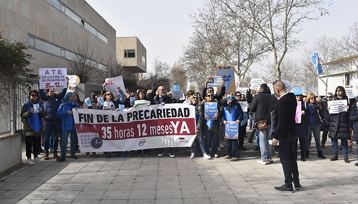 CSIF y STAS exigen el fin de los contratos precarios en la Consejería de Educación