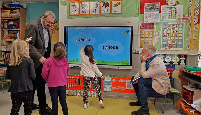 El Gobierno regional destina más de 5,7 millones de euros para dotar de paneles interactivos a colegios e institutos de Guadalajara