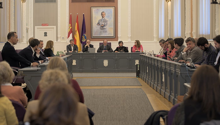 El pleno del Ayuntamiento aprueba por unanimidad la adhesión de Guadalajara a la Red Europea de Lugares y Ciudades de Cuento