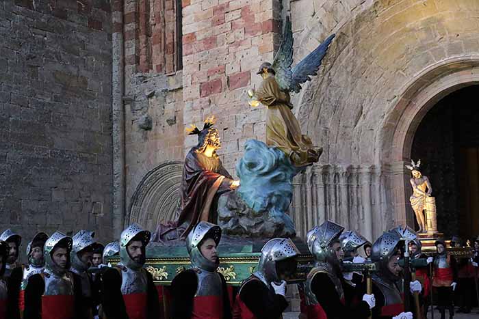 Fervor, pasión y devoción en la Semana Santa de Sigüenza y sus 'Armaos'