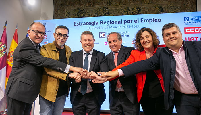 La Junta compromete con los agentes sociales una Estrategia Regional de Empleo con 66 medidas, tres ejes y cuatro principios con una inversión de 1.096 millones de euros hasta 2027
