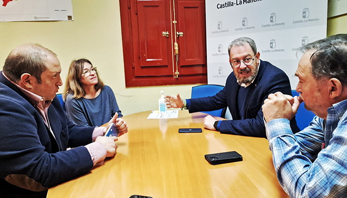 Robles se reúne con la Asociación de Enfermos de Alzheimer de Molina de Aragón