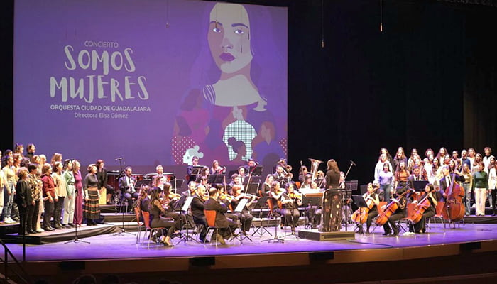 Sara Simón reivindica el “talento de las mujeres, que ahora sí somos vistas en nuestra ciudad”, en el marco del concierto ‘Somos mujeres’