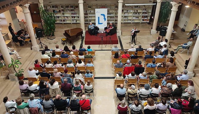 El encuentro con Héctor Abad Faciolince arranca los actos programados para conmemorar el Día del Libro en la Biblioteca pública provincial de Guadalajara