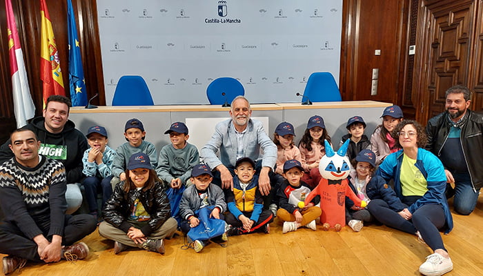 El Gobierno regional felicita a escolares de Chiloeches ganadores del concurso ´Guía de Valores en el Deporte´