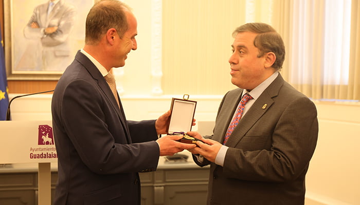 La Asociación de Belenistas de Guadalajara recibe la Medalla de Oro de la ciudad