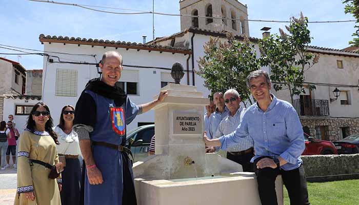 Pareja se llena de historia y de un gran futuro en su VIII Feria Medieval