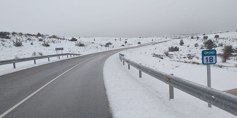 El Gobierno regional activa 14 máquinas quitanieves y 51 profesionales para garantizar la circulación en la red de carreteras de Guadalajara