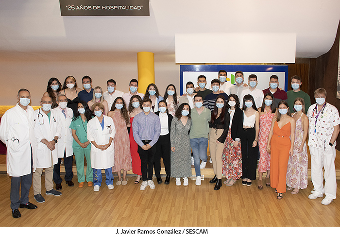 El Hospital de Guadalajara celebra el final del periodo universitario de 33 alumnos de Medicina de la UAH que se han formado en el área de salud