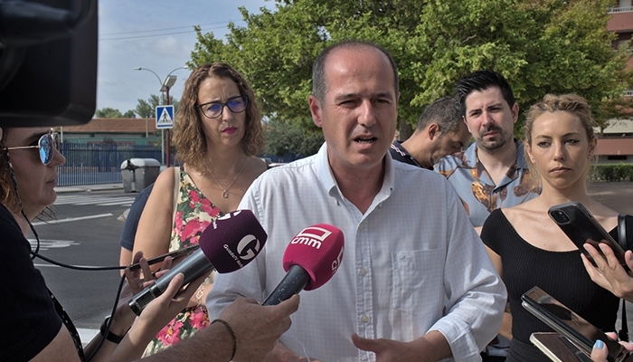 Rojo se muestra satisfecho por el fin de las obras del carril bici en Manantiales y pide a Guarinos que “no abandone al barrio”