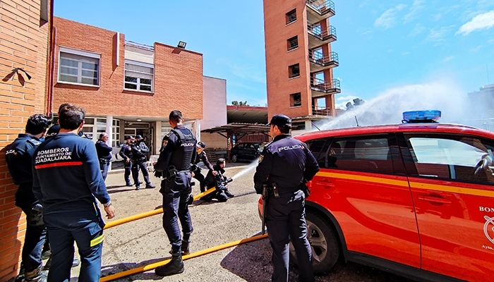 La Policía Nacional y Bomberos de Guadalajara, juntos en unas jornadas formativas para mejorar su actuación en casos de incendio