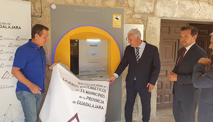Este verano se han realizado 50.000 operaciones en los cajeros instalados por la Diputación y CaixaBank en 33 pueblos de Guadalajara