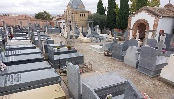 Limpieza extraordinaria y embellecimiento del cementerio de Cabanillas de cara a «Todos los Santos»