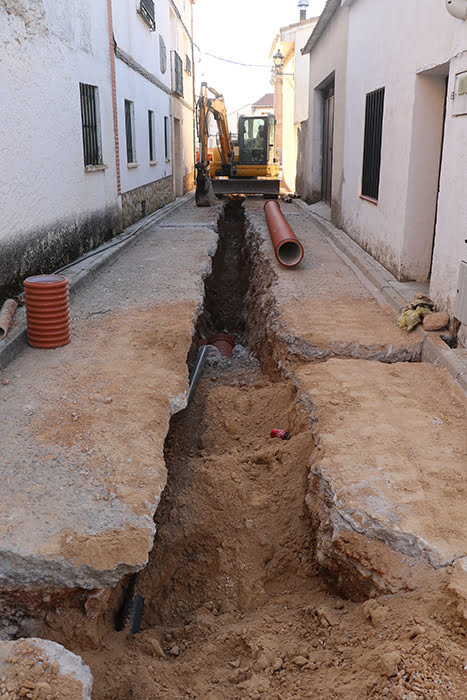 Renovación de redes en la calle Francisco Castellote de Fuentenovilla