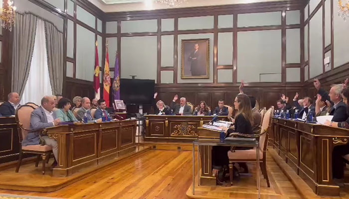 Vega vota en contra de la moción del Grupo Popular que rechaza la amnistía como pago político de su jefe Sánchez