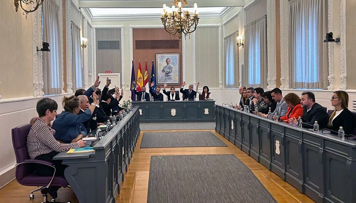 El PSOE calla sobre lo que piensa Rojo de la amnistía y denuncia el “indecente uso partidista” que está haciendo Guarinos del Ayuntamiento y del pleno municipal